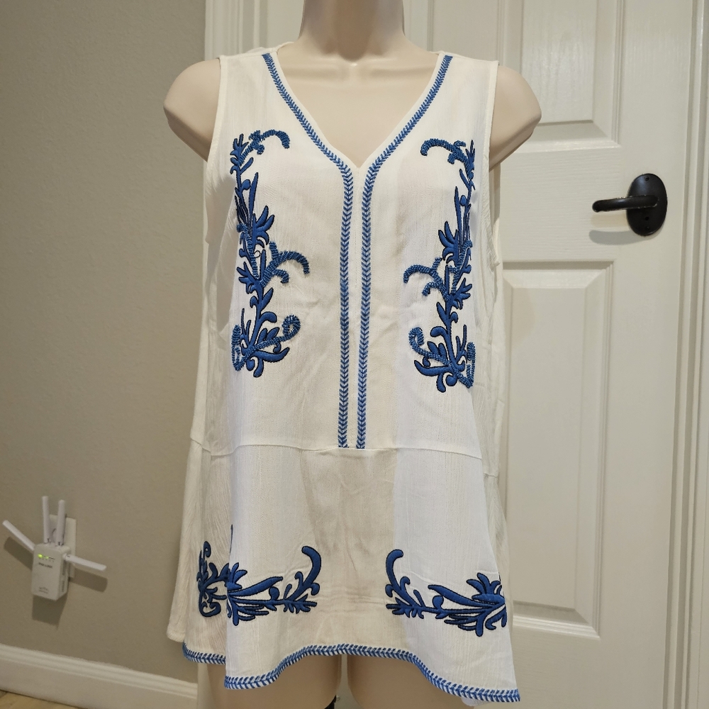 White and blue cotton top